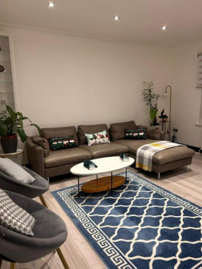Modern Apartment-Sleeps6-Parking-PetFriendly